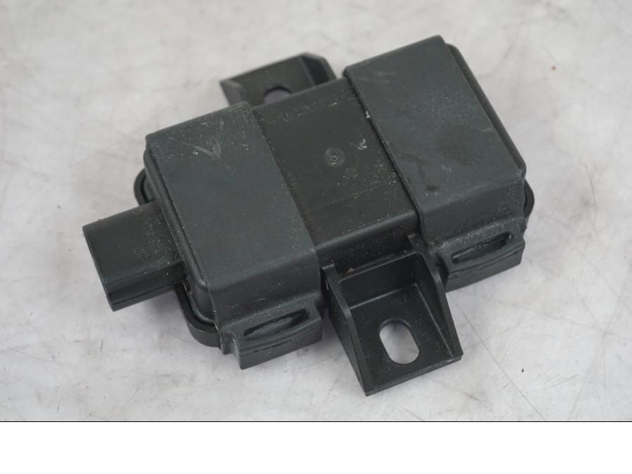 Framsidan på RDC Styrenhet från en KTM 1290 Super Duke R -2022 motorcykel.