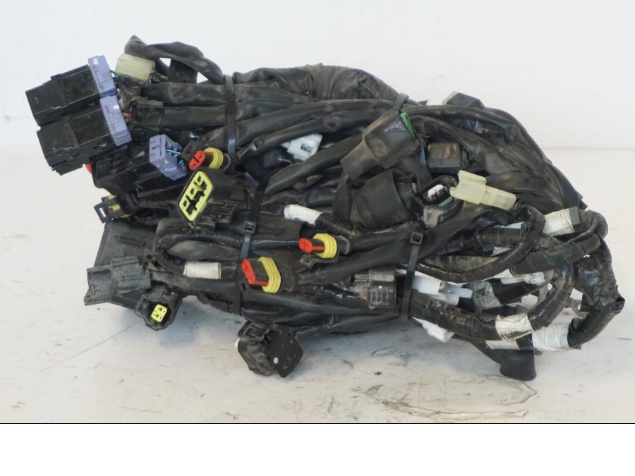 Vänster sida på Kabelstam från en Yamaha X-Max 250 -2016 scooter.