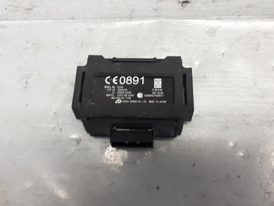 Framsidan på Immobilizer amplifier från en Kawasaki Z 1000 -2013 motorcykel.