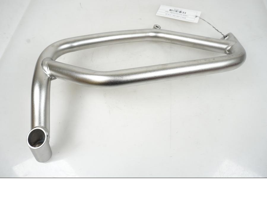 Snett nerifrån på Motorskyddsbåge från en BMW R 1250 GSA -2019 motorcykel.