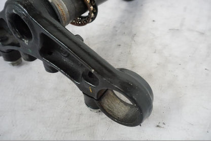 Snett nerifrån på Gaffelkrona från en Yamaha YZF-R 125 -2008 motorcykel.