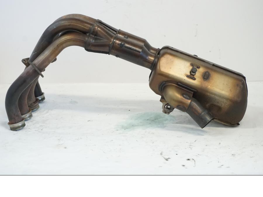 Vänster sida på Grenrör från en Yamaha YZF R6 -2006 motorcykel.