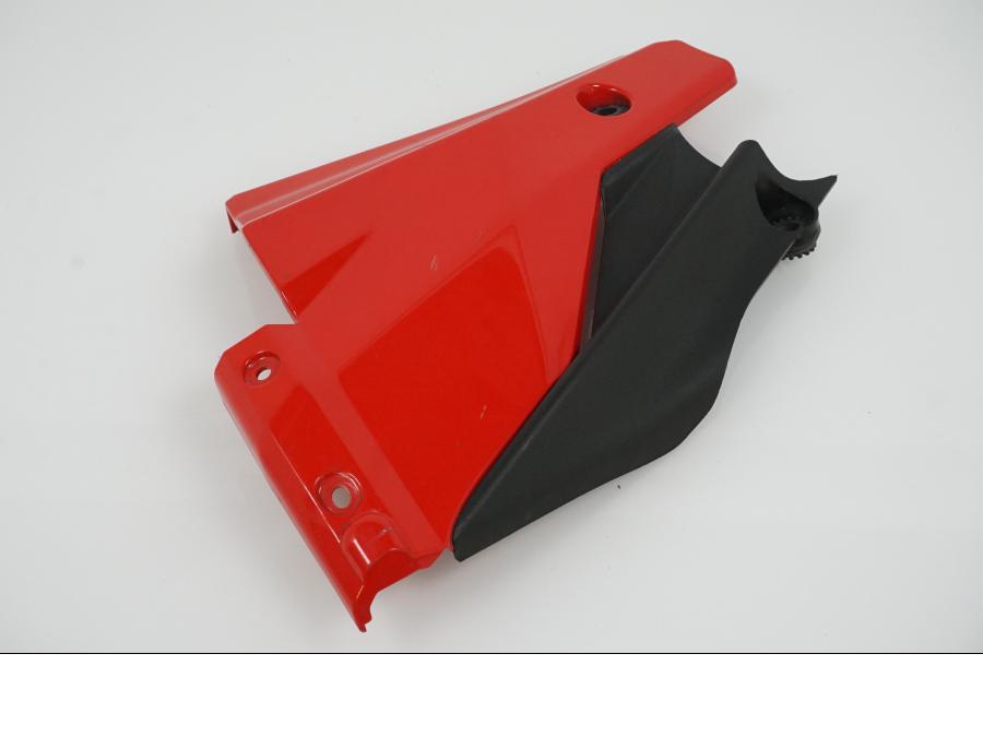 Framsidan på Kylarvinge från en Ducati Streetfighter 1098 -2010 motorcykel.