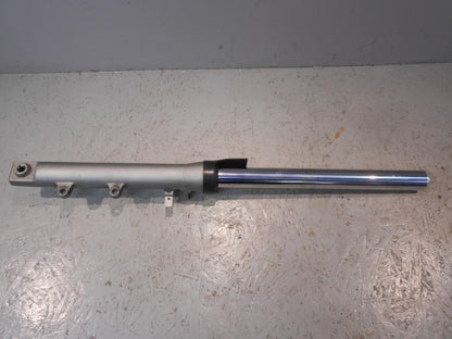 Framsidan på Gaffelben från en Yamaha TDM 850 -1999 motorcykel.