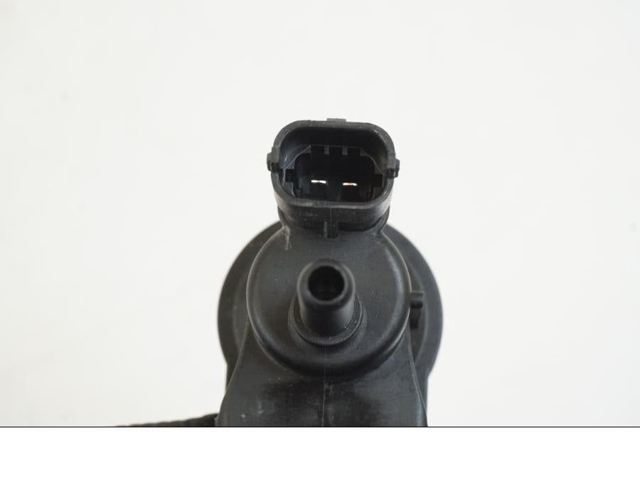 Vänster sida på Fuel Evap System från en Husqvarna 701 Supermoto -2020 motorcykel.