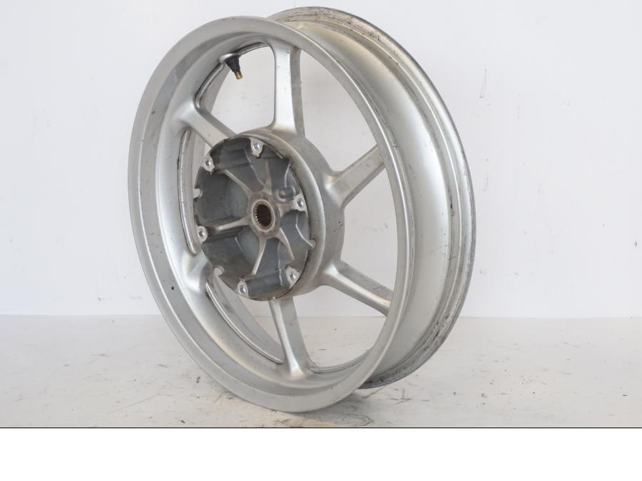 Framsidan på Fälg från en Honda SH 300 A -2011 scooter.