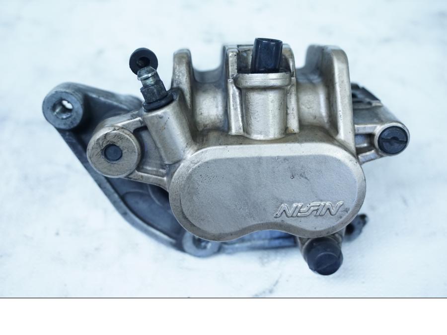 Framsidan på Bromsok från en Honda VFR 750 -1992 motorcykel.