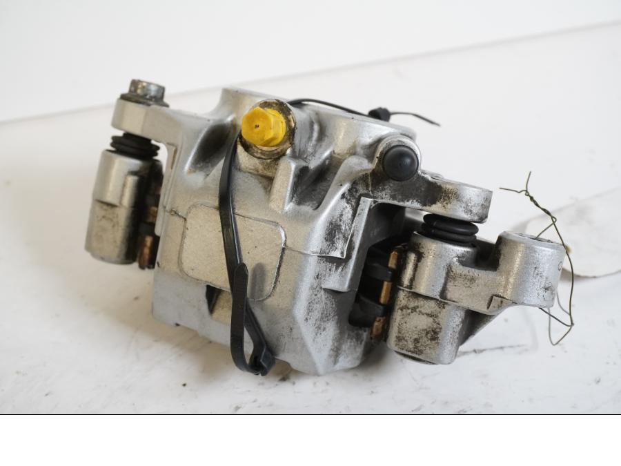 Baksidan på Bromsok från en Yamaha XVS 1100 -2001 motorcykel.