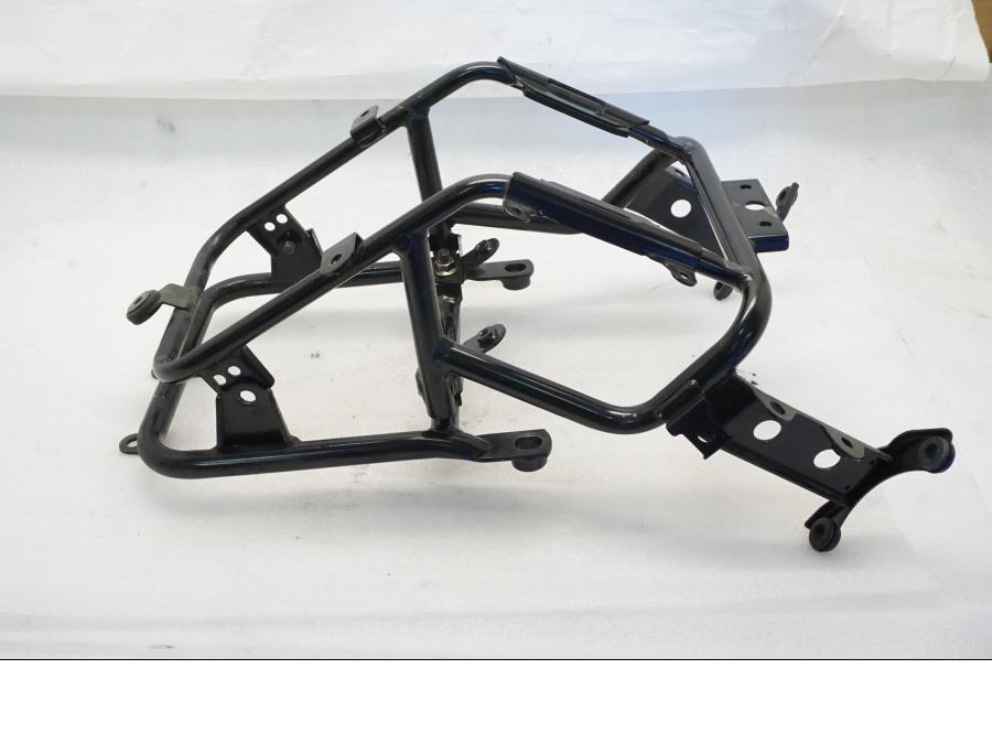 Höger sida på Toppkåpstag från en Yamaha XVZ 13TD -1999 motorcykel.