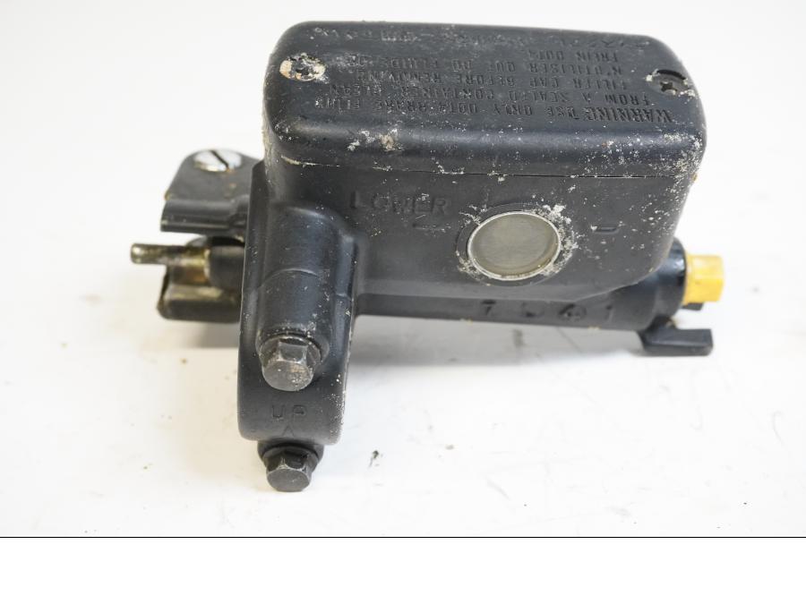 Framsidan på Kopplingshuvudcylinder från en Honda CBR 1100 XX -1998 motorcykel.