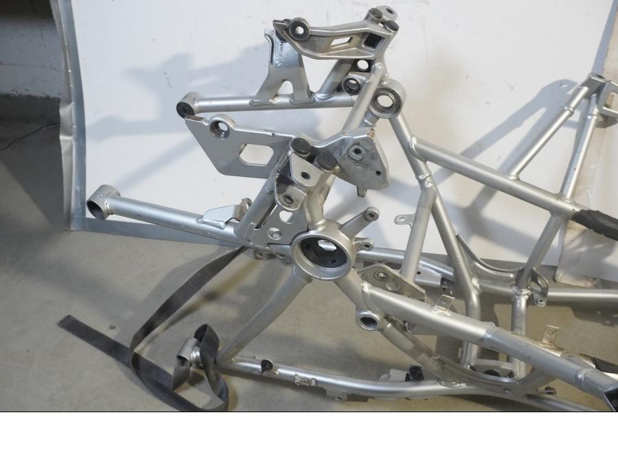 Höger sida på Bakram från en BMW R 1200 GS -2007 motorcykel.