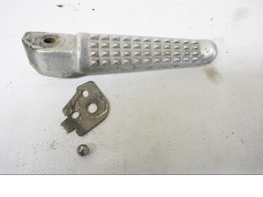 Framsidan på Fotpinne från en Honda CBR 900 RR -1997 motorcykel.