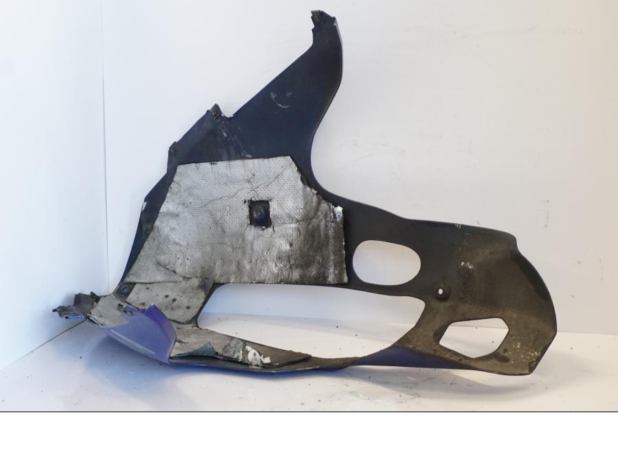 Snett nerifrån på Magkåpa från en Yamaha YZF 1000 R -1997 motorcykel.