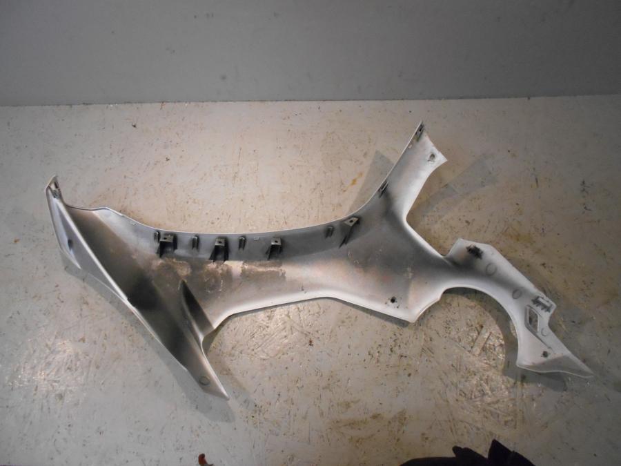 Baksidan på Sidkåpa från en Yamaha YZF 1000 R1 -2015 motorcykel.