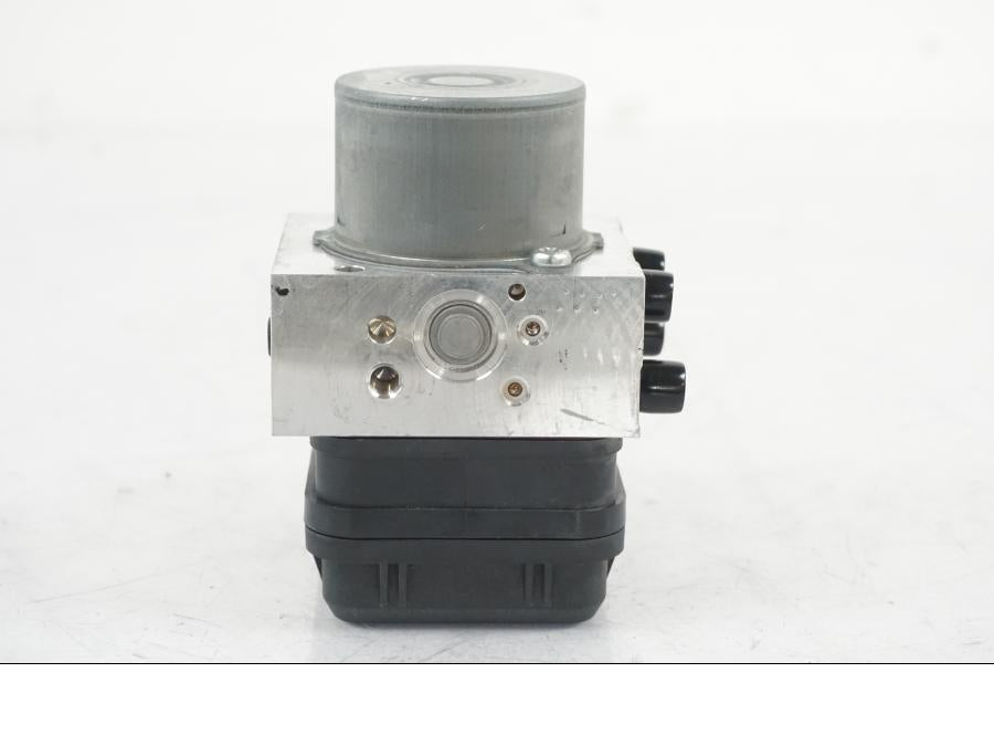 Höger sida på ABS Modulator från en Yamaha MT-07 -2019 motorcykel.