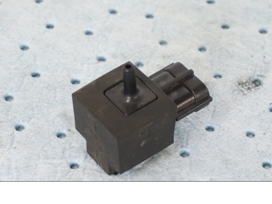 Snett uppifrån på Mapsensor från en Suzuki GSX-R 1000 -2008 motorcykel.