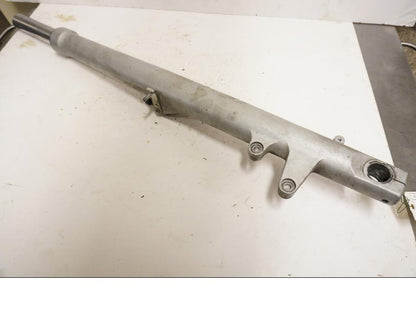 Framsidan på Gaffelben från en BMW R 1150 RS -2002 motorcykel.