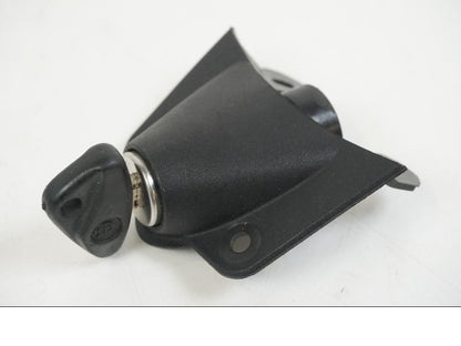 Höger sida på Sadellåsmekanism från en BMW F 650 CS -2002 motorcykel.