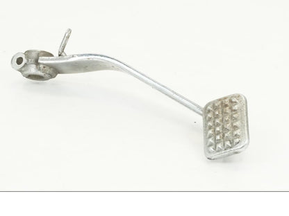 Framsidan på Bromspedal från en Suzuki VL 800 -2004 motorcykel.