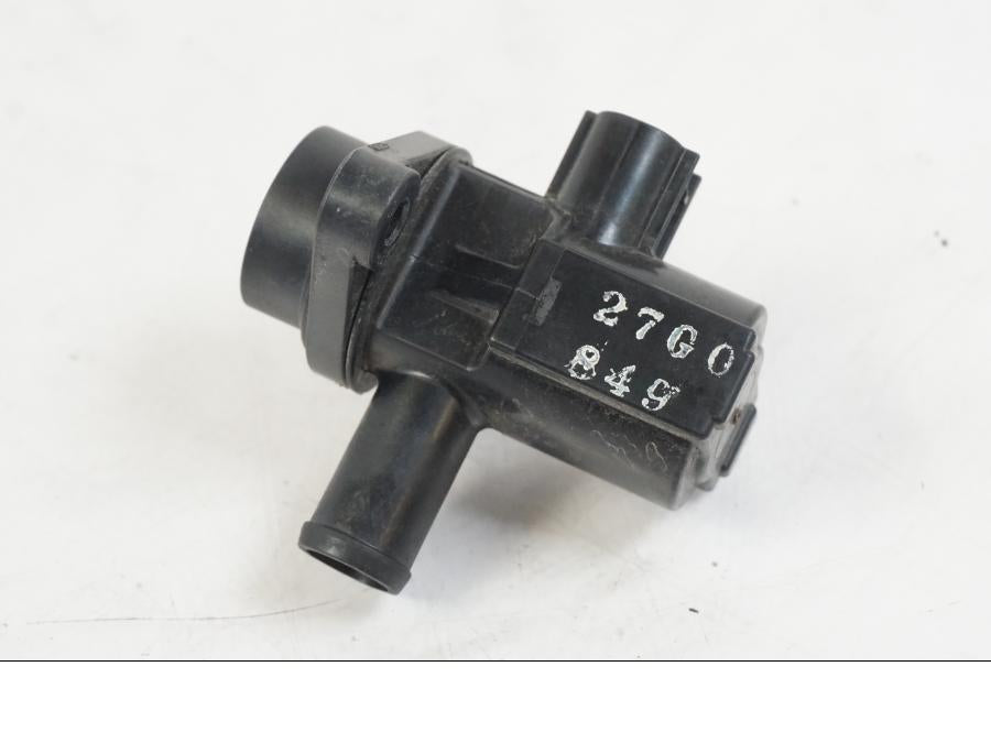 Baksidan på Second Air från en Suzuki VZR 1800 -2009 motorcykel.