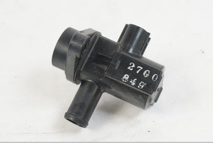 Baksidan på Second Air från en Suzuki VZR 1800 -2009 motorcykel.