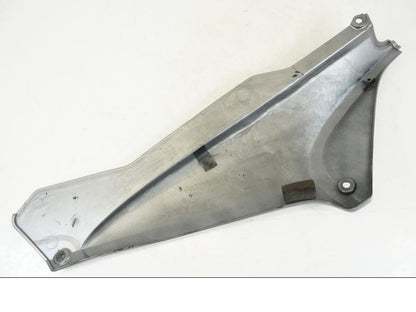 Snett nerifrån på Sidopanel från en Honda ST 1300 -2002 motorcykel.