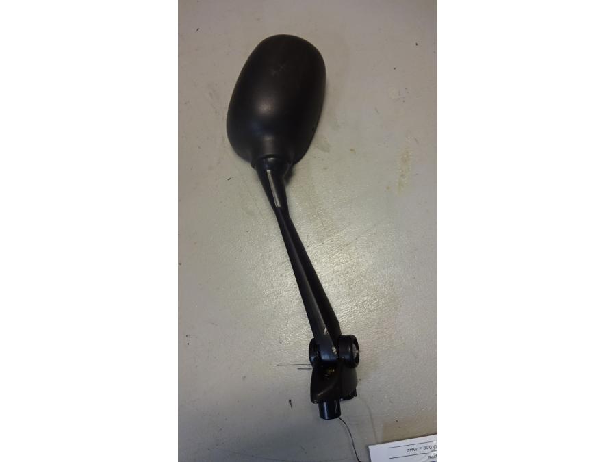 Baksidan på Backspegel från en BMW F 800 GT -2015 motorcykel.