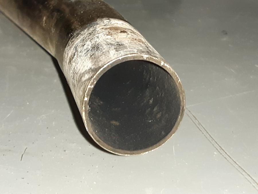 Snett nerifrån på Grenrör från en MZ 125 -2003 motorcykel.