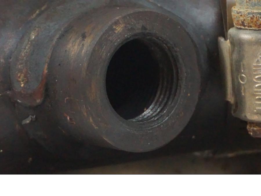 Snett uppifrån på Grenrör från en Suzuki VZR 1800 -2009 motorcykel.