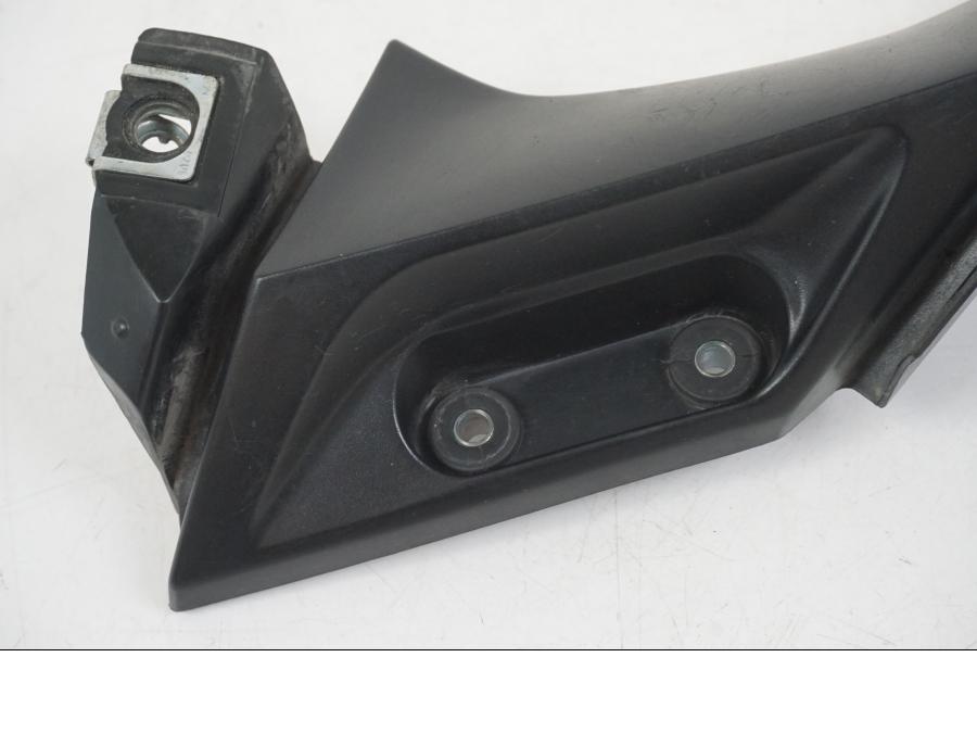 Baksidan på Sidkåpa från en Yamaha YZF 1000 R1 -2006 motorcykel.