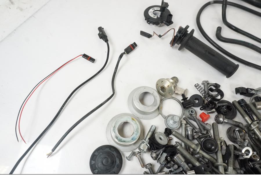 Extrabild3 på Skruv / Mutter etc från en BMW R 1250 GS -2021 motorcykel.
