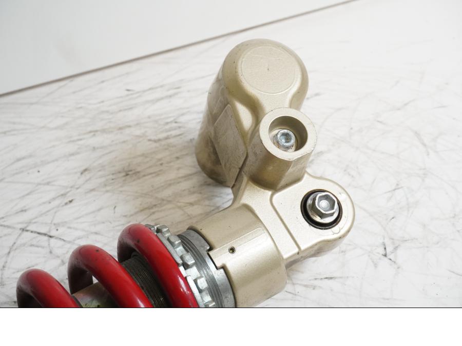 Snett uppifrån på Stötdämpare från en Kawasaki Z 1000 -2003 motorcykel.