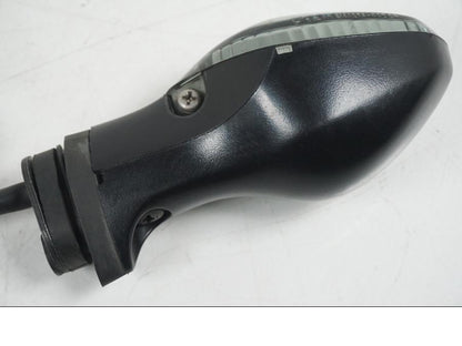 Snett nerifrån på Blinkers från en Honda CB 650 F Hornet -2017 motorcykel.