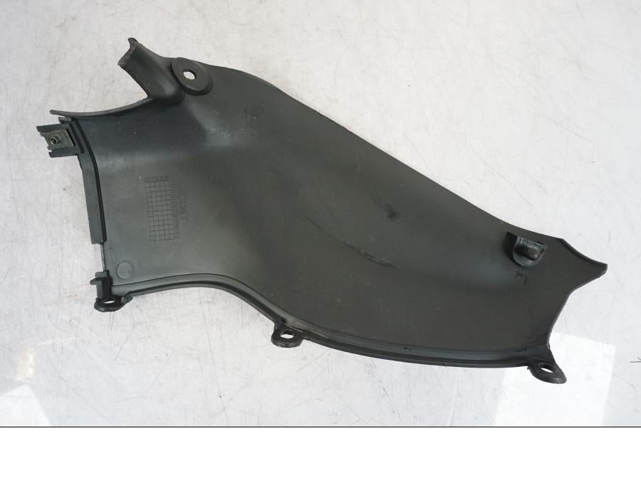 Snett uppifrån på Sidkåpa från en Suzuki GSX 1300 RX -1999 motorcykel.