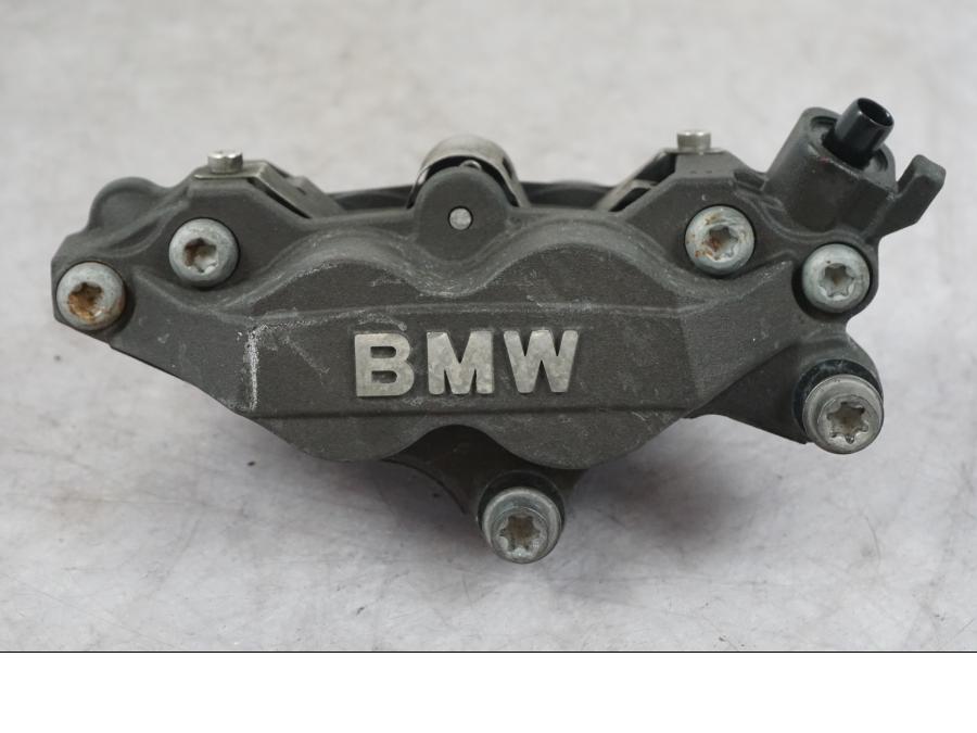 Framsidan på Bromsok från en BMW K 1600 GTL -2015 motorcykel.