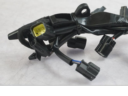 Snett uppifrån på Kablage från en KTM 1290 Super Duke R -2022 motorcykel.