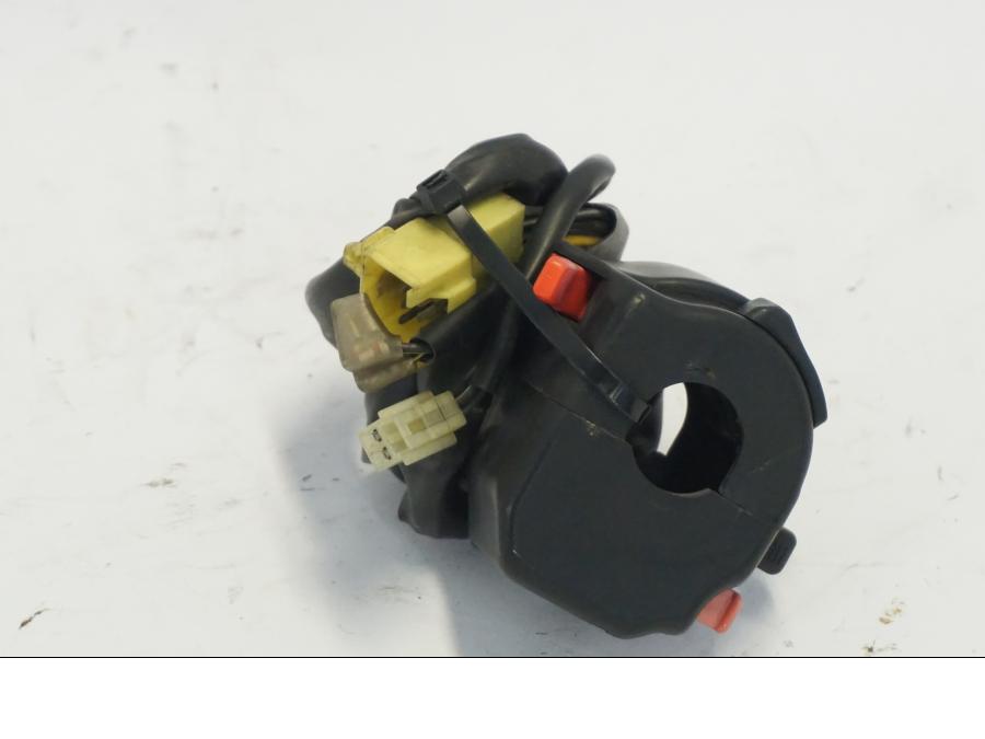 Vänster sida på Styrelreglage från en Suzuki DL 1000 -2003 motorcykel.