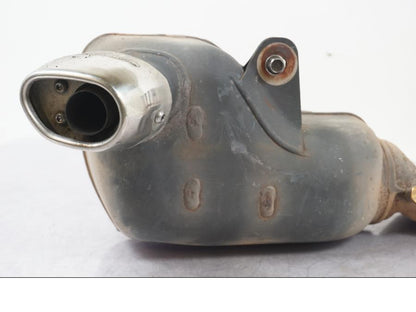 Baksidan på Avgassystem från en Yamaha XJ 6 -2012 motorcykel.