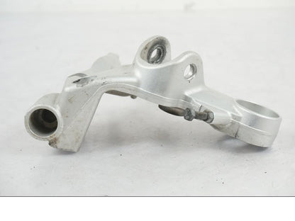 Snett uppifrån på Fotpinnefäste från en Husqvarna 701 SUPERMOTO ABS -2016 motorcykel.