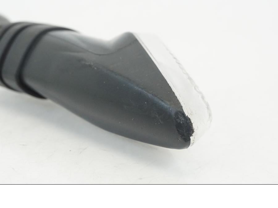 Snett nerifrån på Blinkers LED från en Ducati Streetfighter V4 -2020 motorcykel.