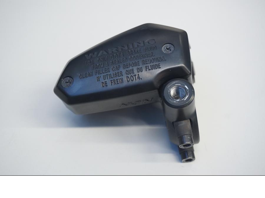 Framsidan på Bromshuvudcylinder från en Kawasaki Versys 1000 -2015 motorcykel.