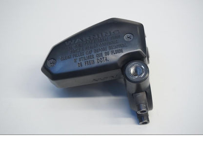 Framsidan på Bromshuvudcylinder från en Kawasaki Versys 1000 -2015 motorcykel.