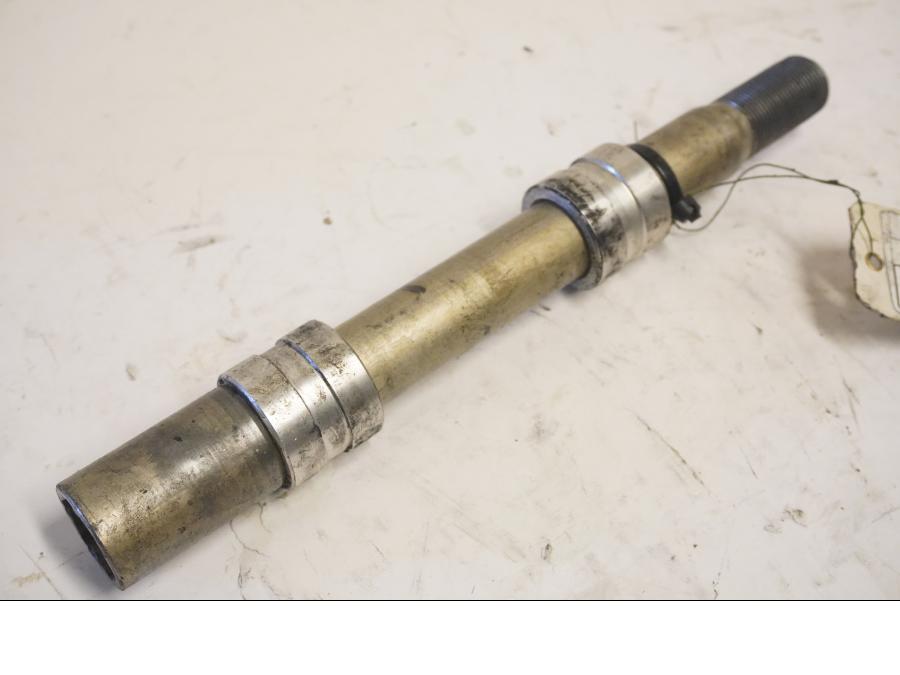 Framsidan på Axel från en Triumph Speed Triple -2009 motorcykel.