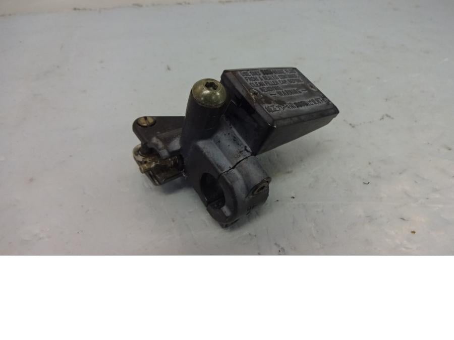 Baksidan på Kopplingshuvudcylinder från en Yamaha FJR 1300 -2003 motorcykel.