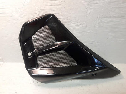 Framsidan på Sidkåpa från en Suzuki GSF 1250 -2009 motorcykel.