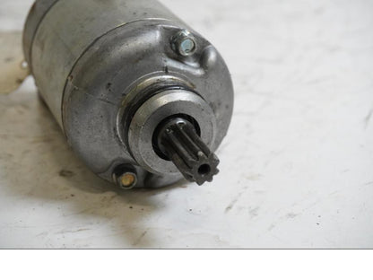 Baksidan på Startmotor från en Honda CBR 600 RR -2004 motorcykel.