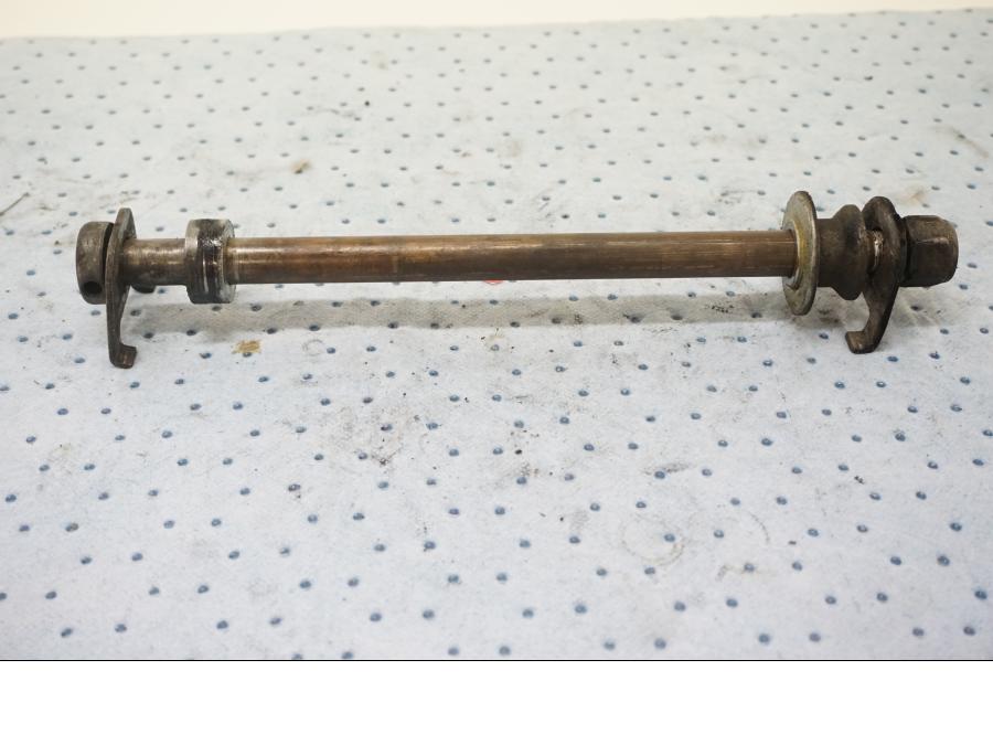 Framsidan på Axel från en Suzuki GSX 550 -1985 motorcykel.