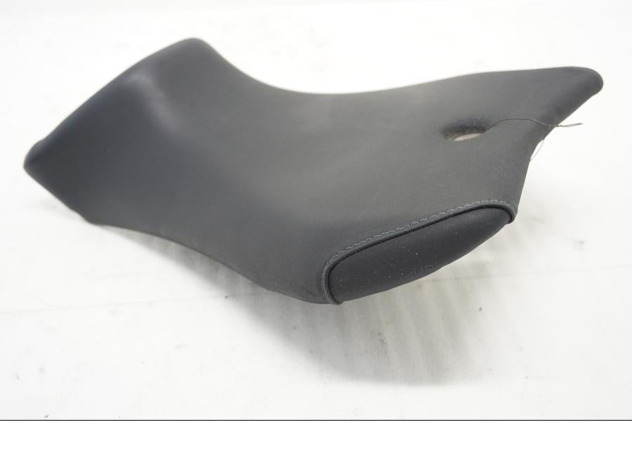 Baksidan på Sadel från en Yamaha YZF-R 125 -2008 motorcykel.