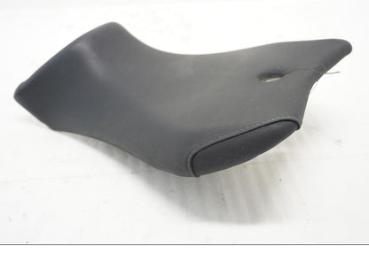 Baksidan på Sadel från en Yamaha YZF-R 125 -2008 motorcykel.