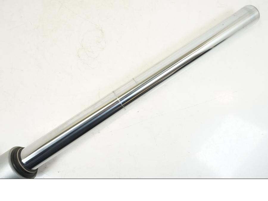 Snett nerifrån på Gaffelben från en BMW F 650 CS -2003 motorcykel.